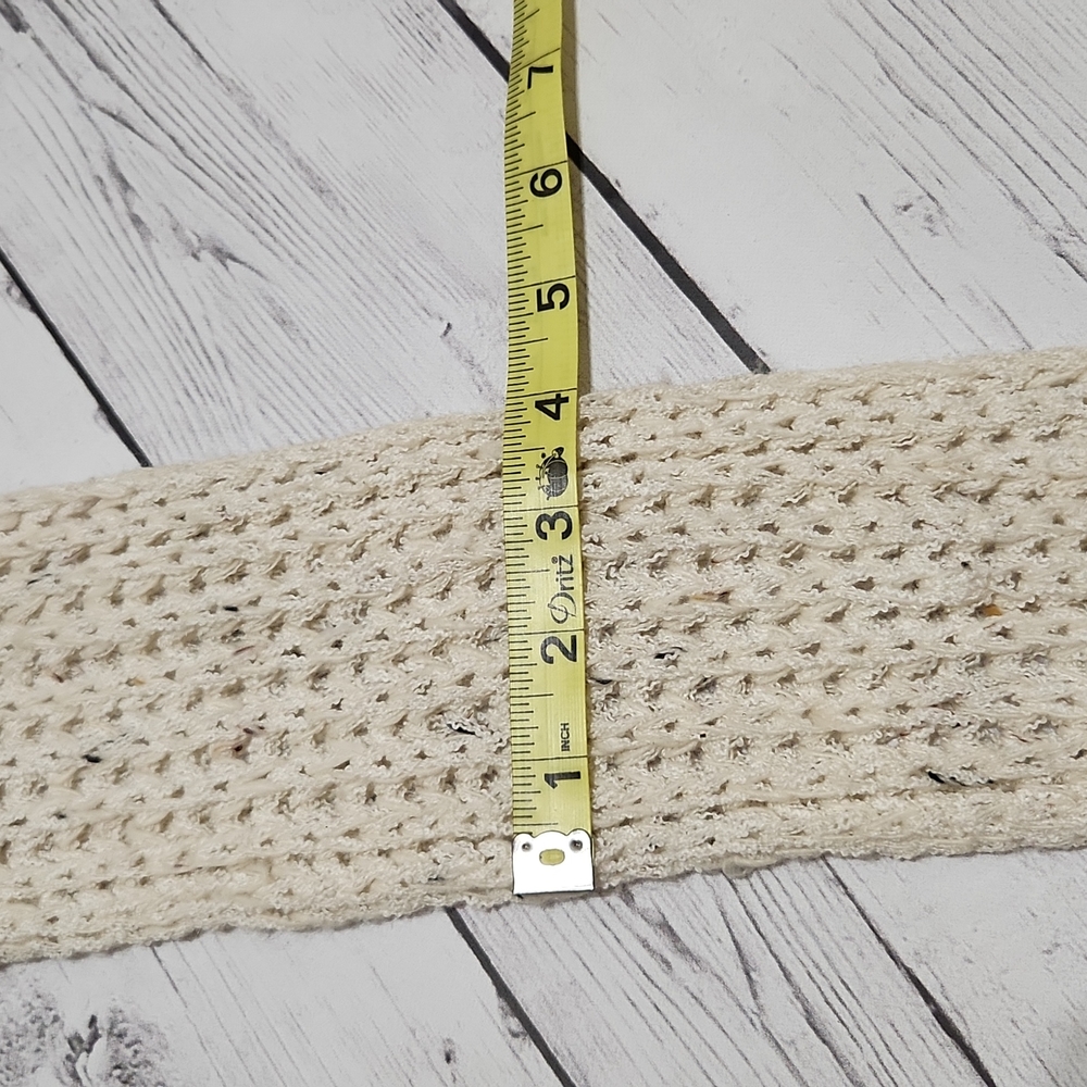 Cream colored scarf - Picture 3 of 3